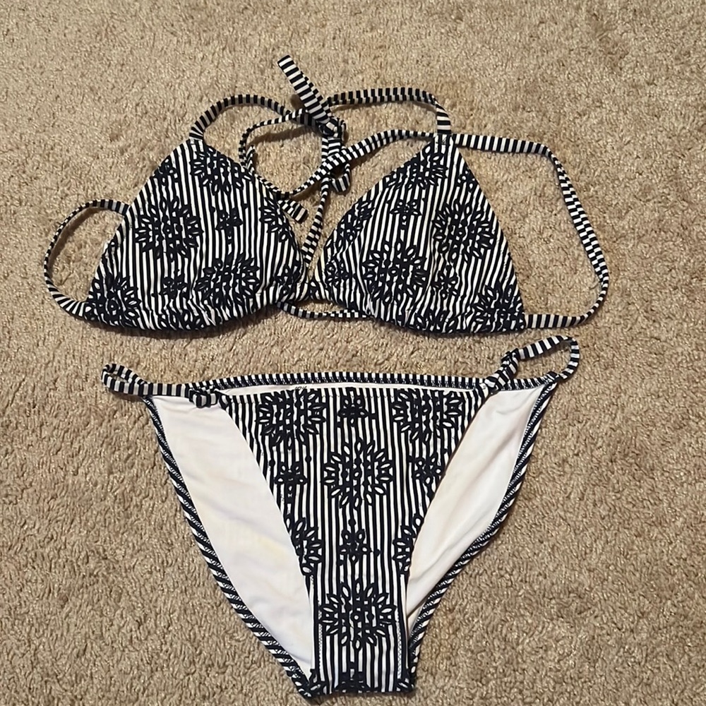Large Top & Medium Bottoms